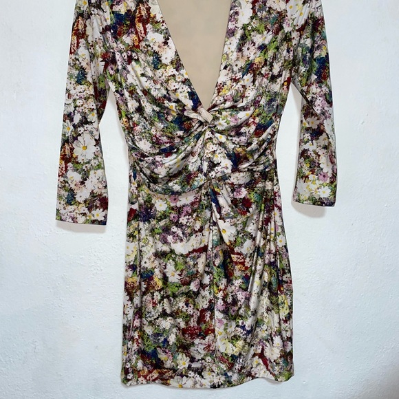 BRAND NEW GUESS DRESS PLUNGING V NECK, - Picture 3 of 8